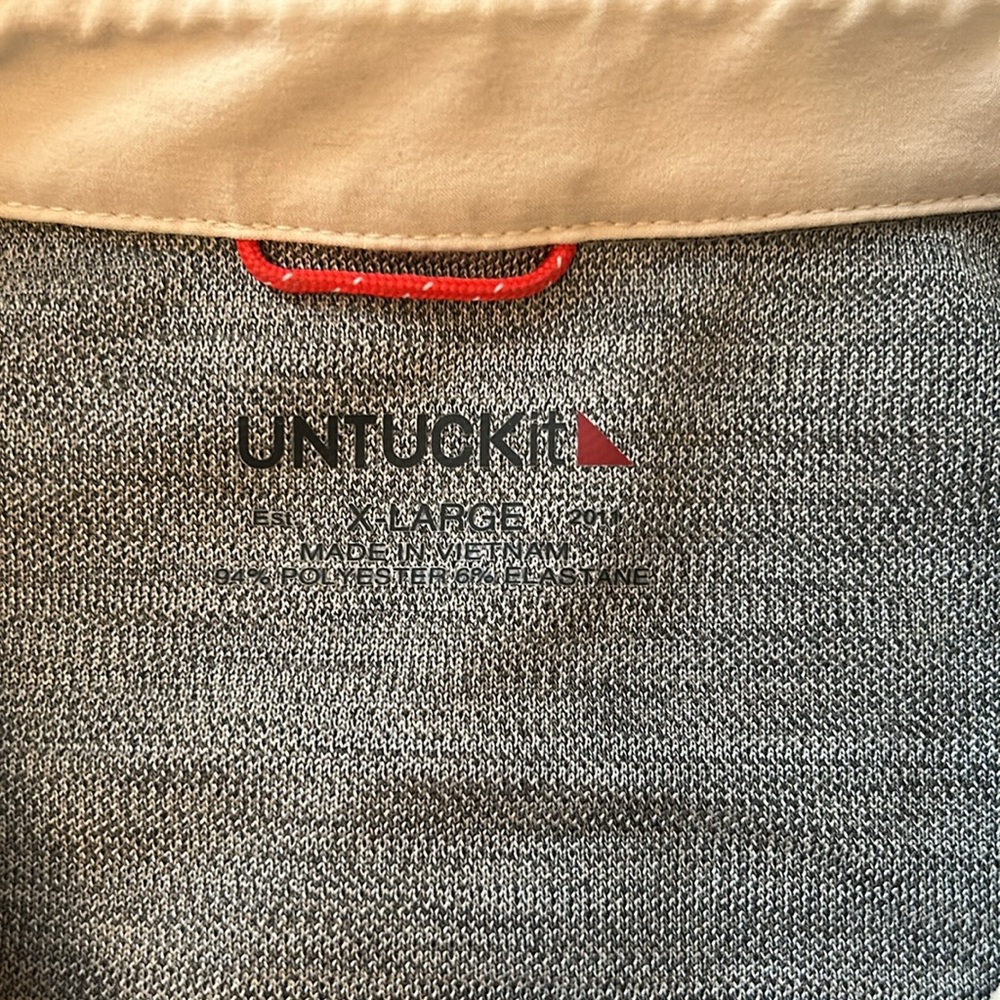 Untuckit Polo - Picture 3 of 3